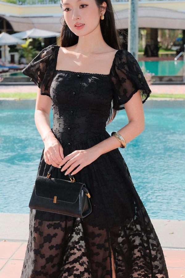 [Sleeved] Aerina Lace Padded Maxi Dress