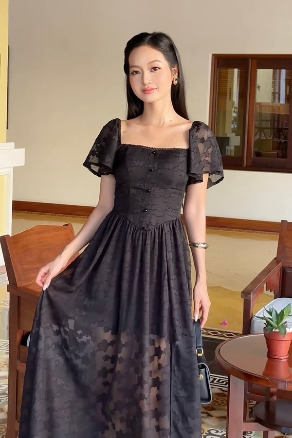 [Sleeved] Aerina Lace Padded Maxi Dress