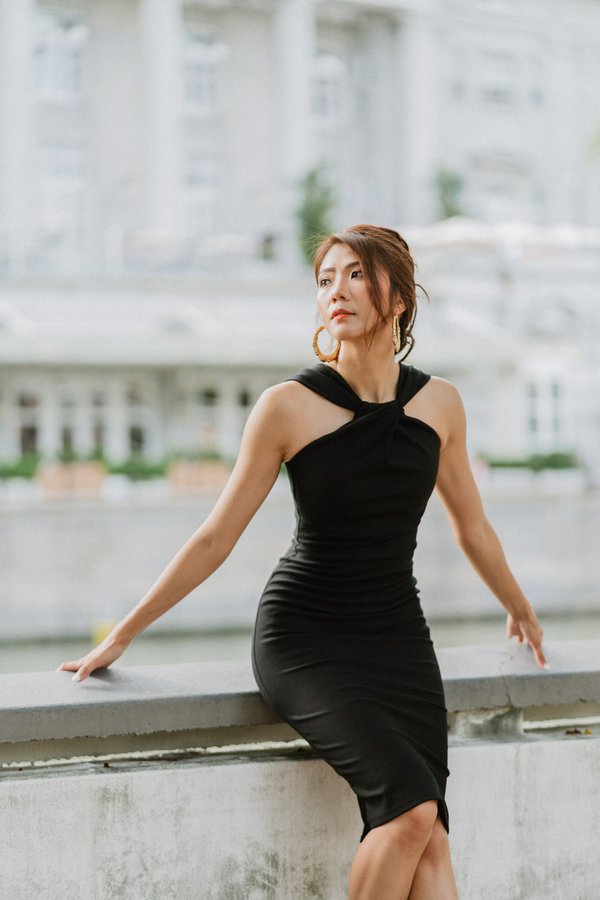 *Premium* Twist Knot Halter Midi Dress (Black)
